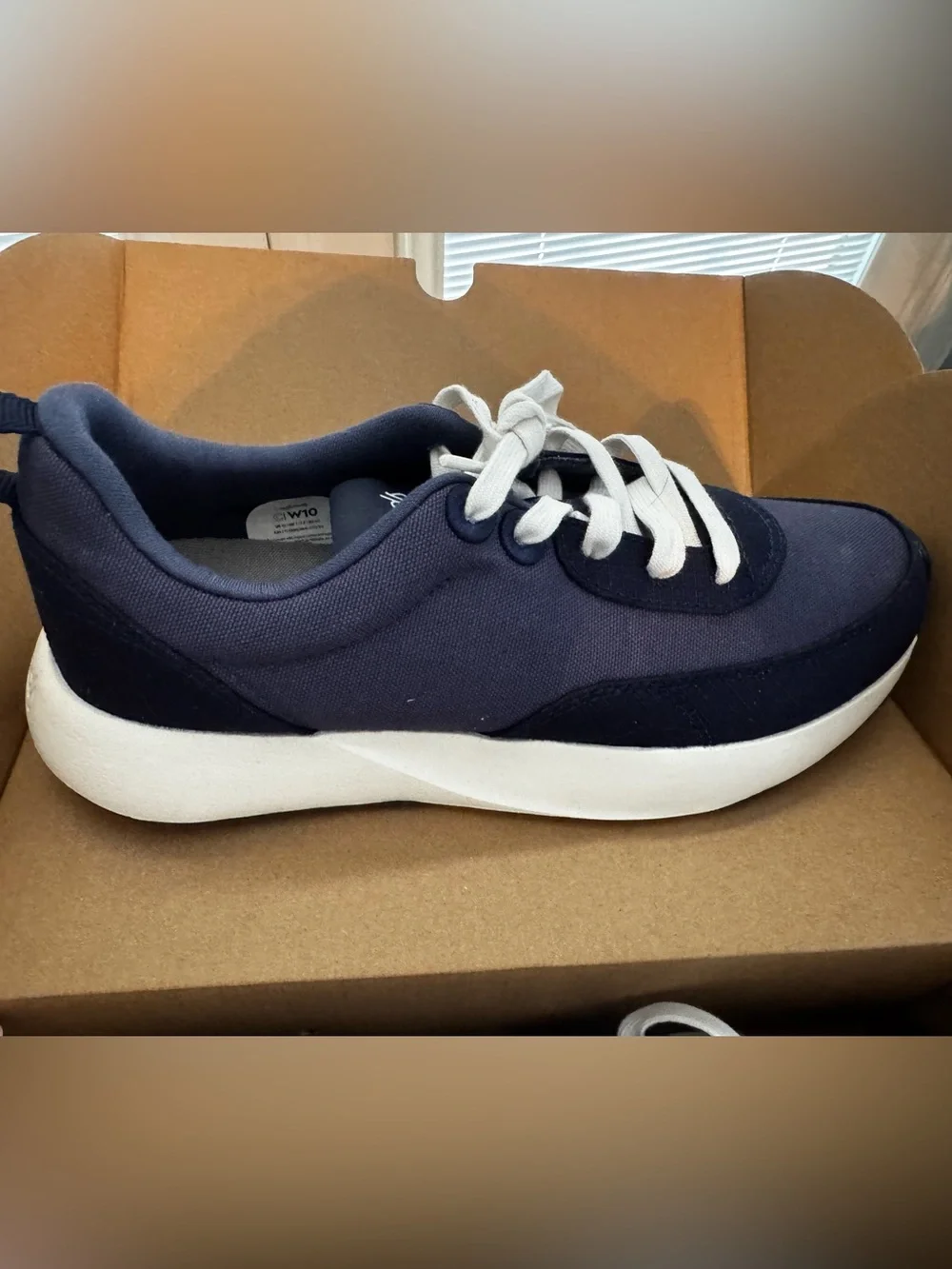 allbirds Women’s Navy and White Sneakers - Lightweight Everyday Runner